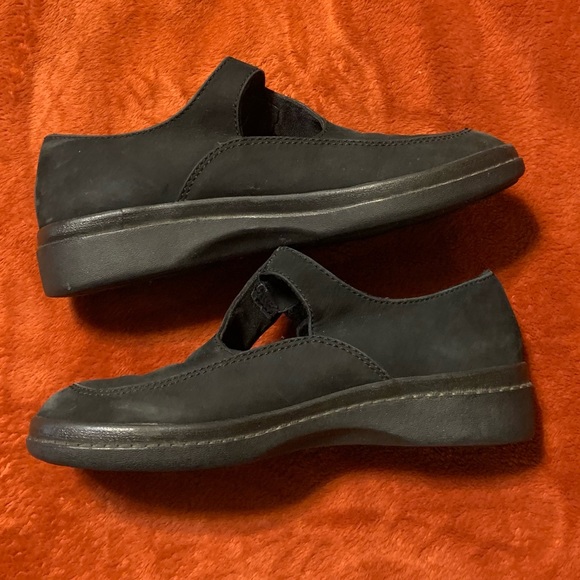 Adorable Suede Mary Janes - Picture 2 of 3